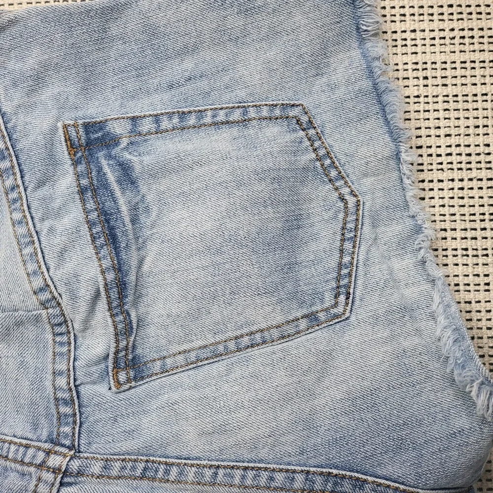 Levis 501 Shorts‎ Womens 28 Blue Denim Button Fly Raw Hem Distressed High Rise